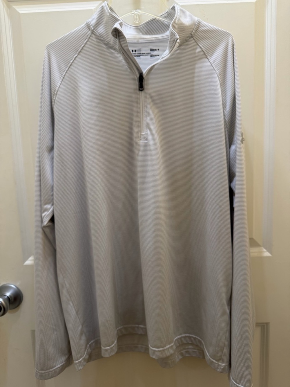 Under Armour Men's Light Gray and white striped Long Sleeve Quarter-Zip Pullover